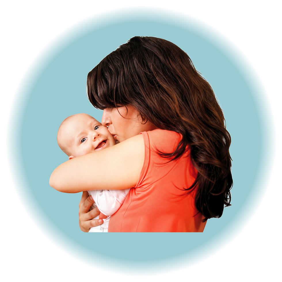 Frau mit lächelndem Baby